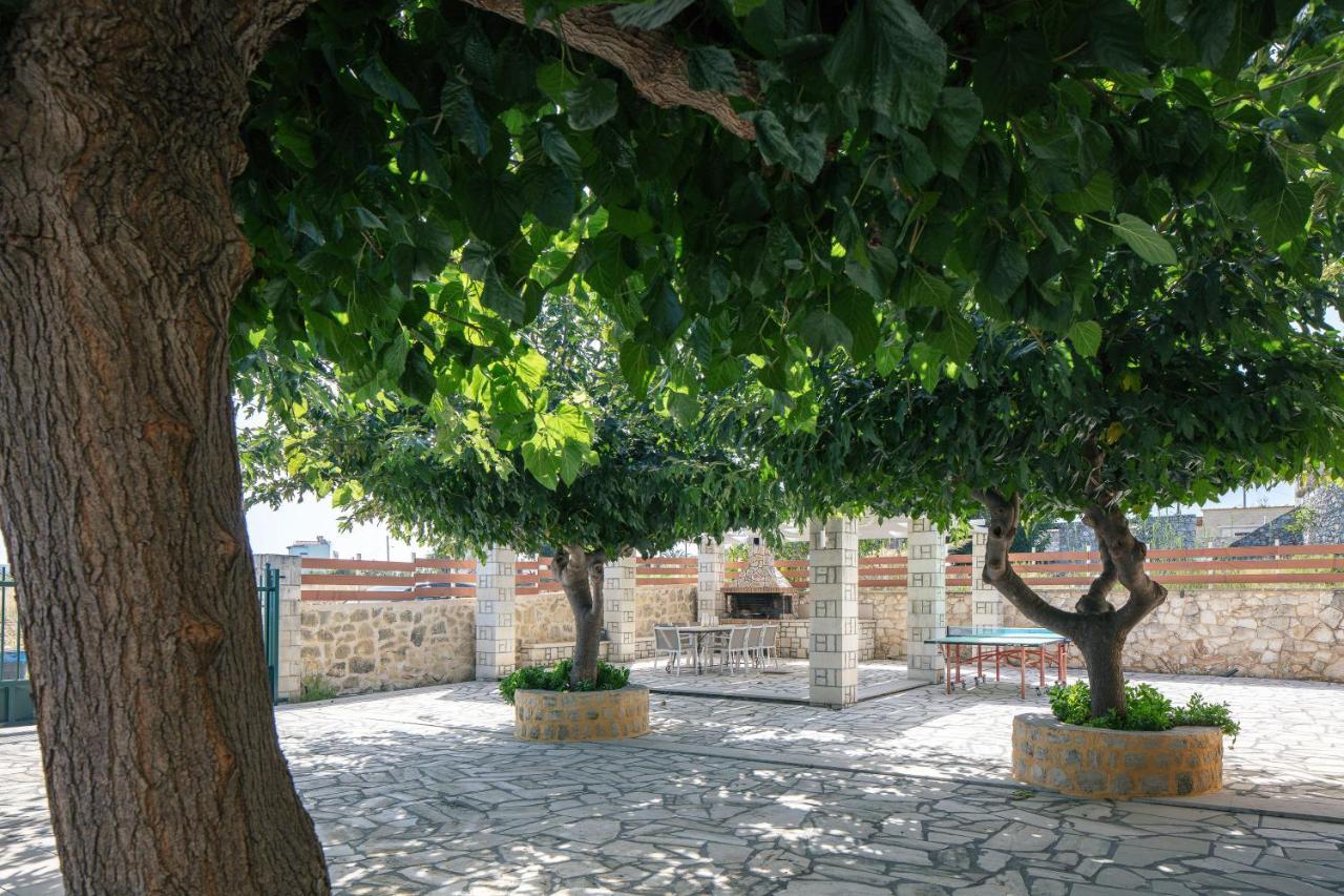 Villa Pinelopi Aszpruliáni Kültér fotó