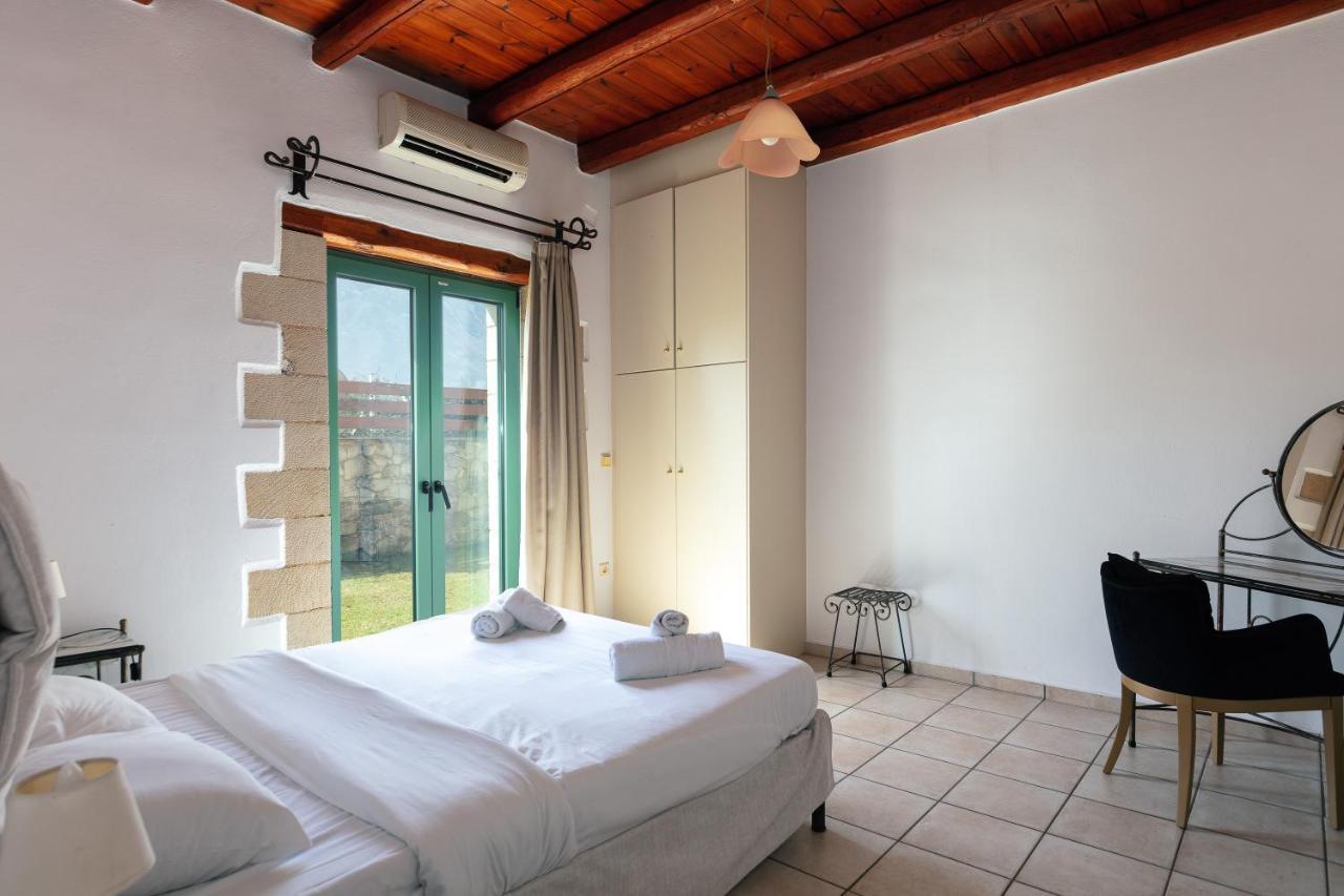 Villa Pinelopi Aszpruliáni Kültér fotó