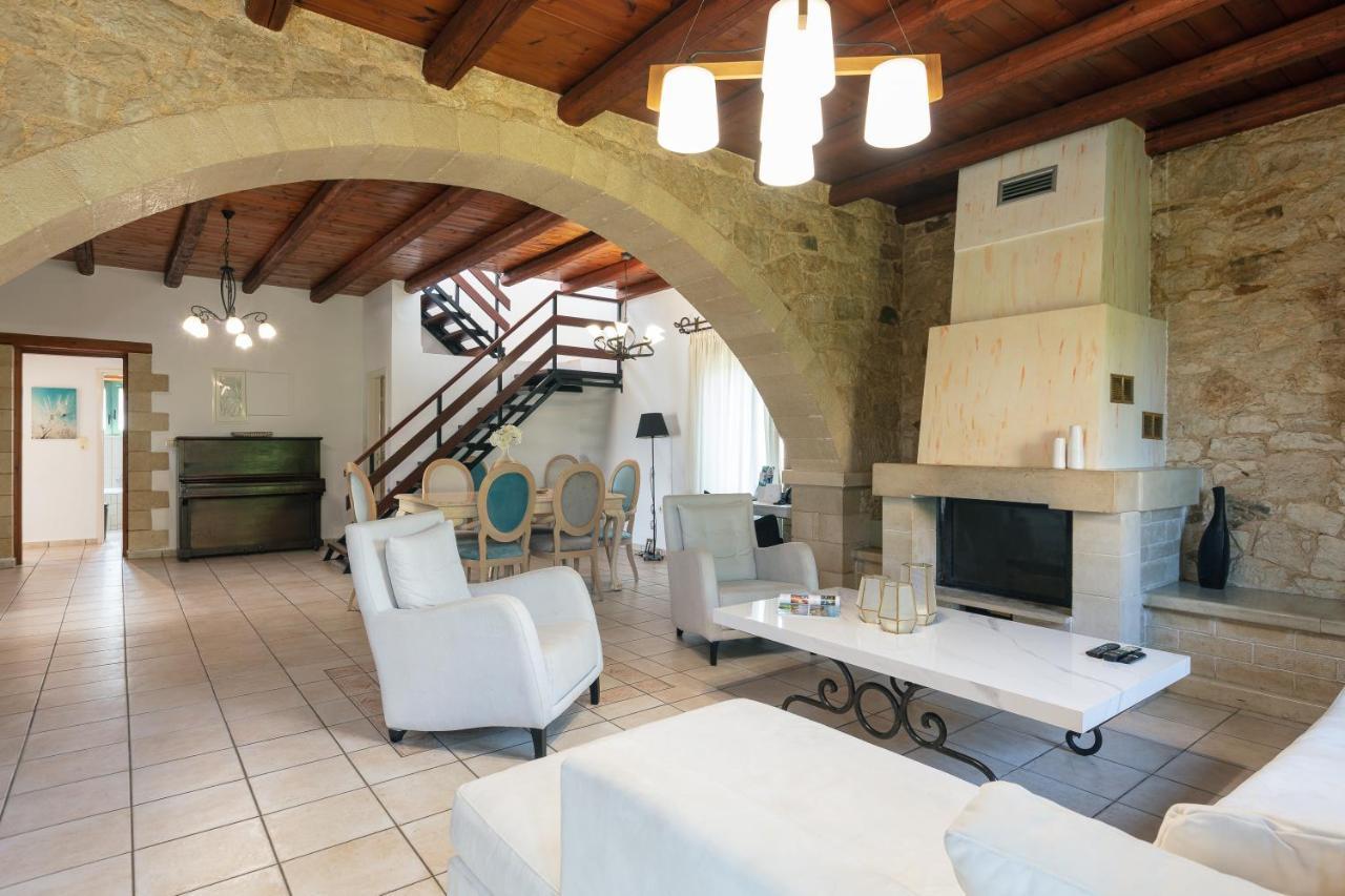Villa Pinelopi Aszpruliáni Kültér fotó